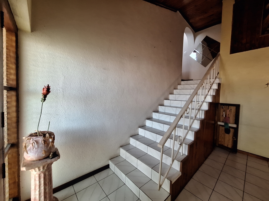 5 Bedroom Property for Sale in Goodwood Park Western Cape